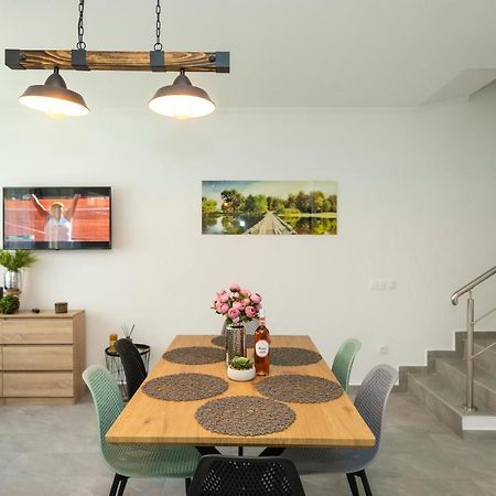Zsendulo Apartman Apartment เอ็กเกอร์ ภายนอก รูปภาพ