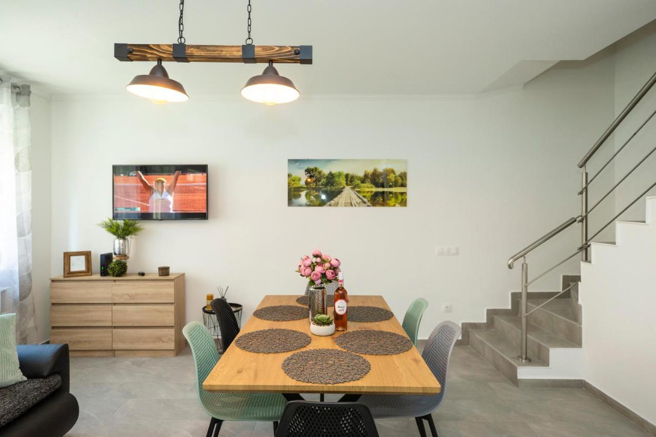 Zsendulo Apartman Apartment เอ็กเกอร์ ภายนอก รูปภาพ