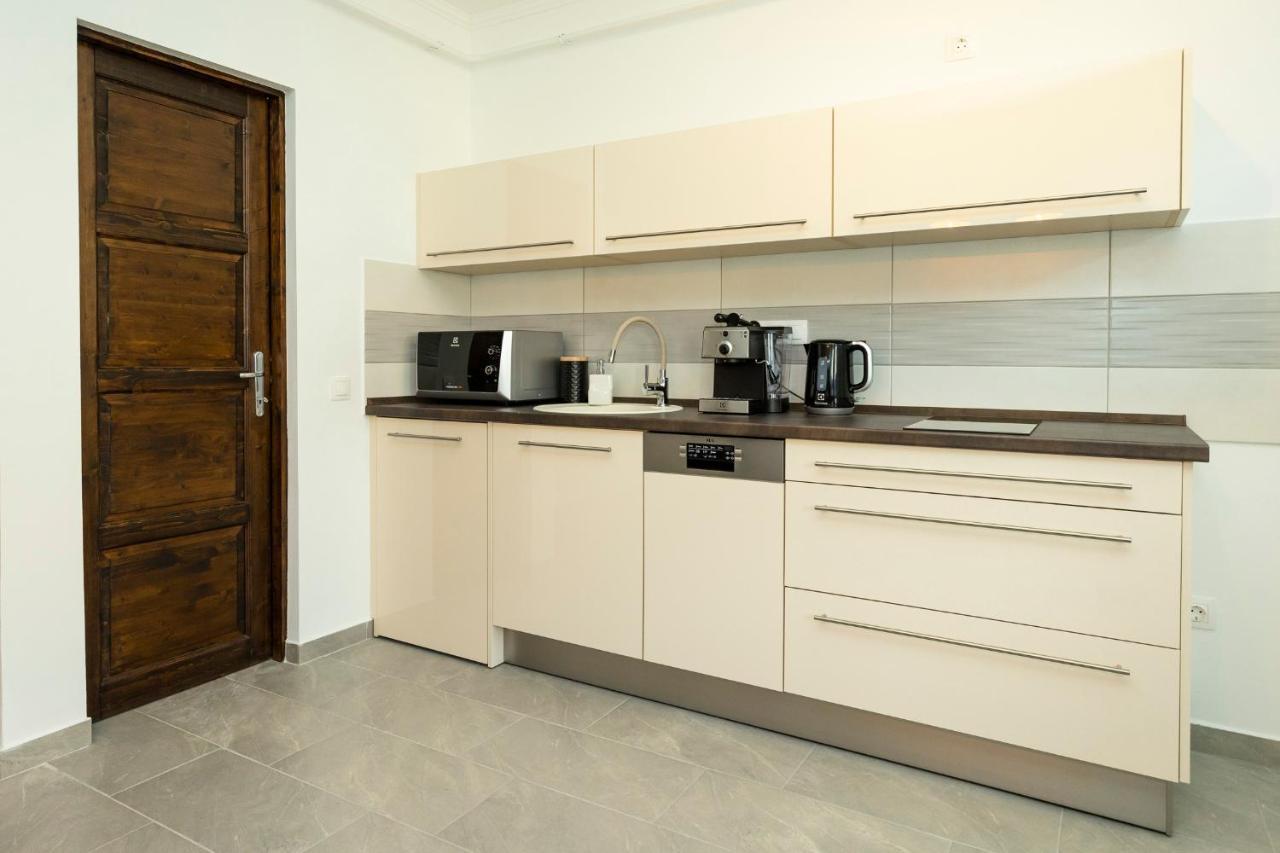 Zsendulo Apartman Apartment เอ็กเกอร์ ภายนอก รูปภาพ