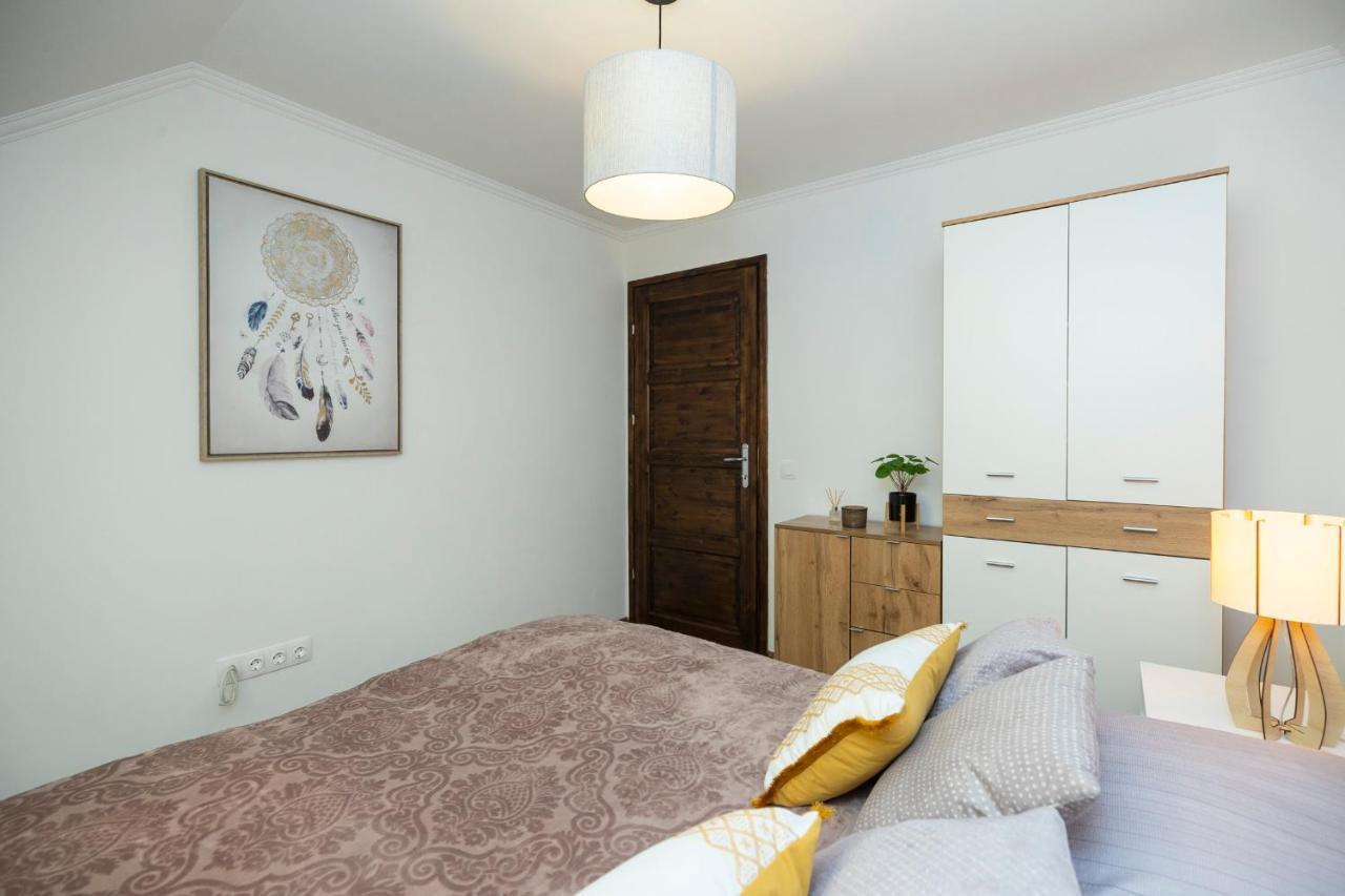 Zsendulo Apartman Apartment เอ็กเกอร์ ภายนอก รูปภาพ