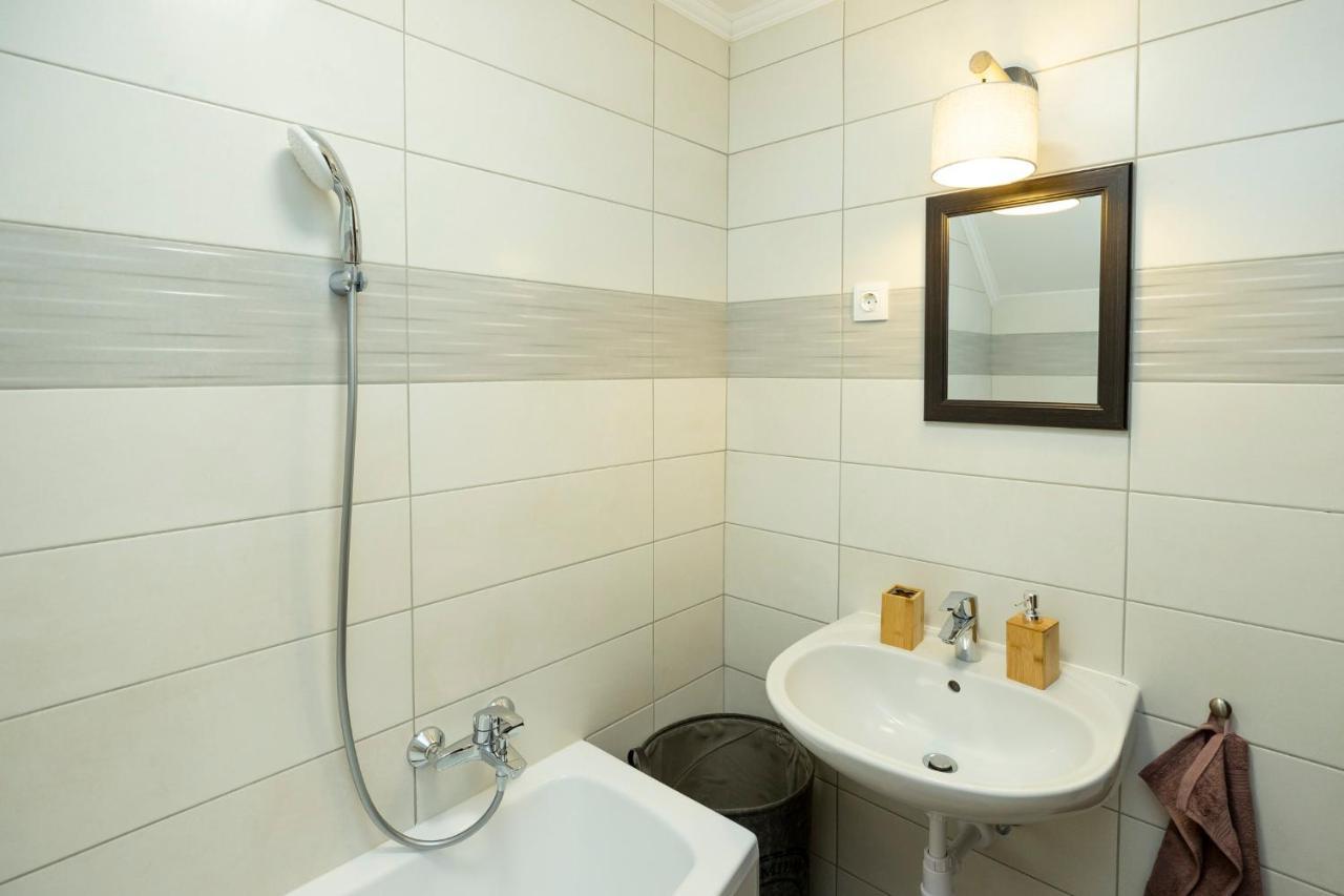Zsendulo Apartman Apartment เอ็กเกอร์ ภายนอก รูปภาพ
