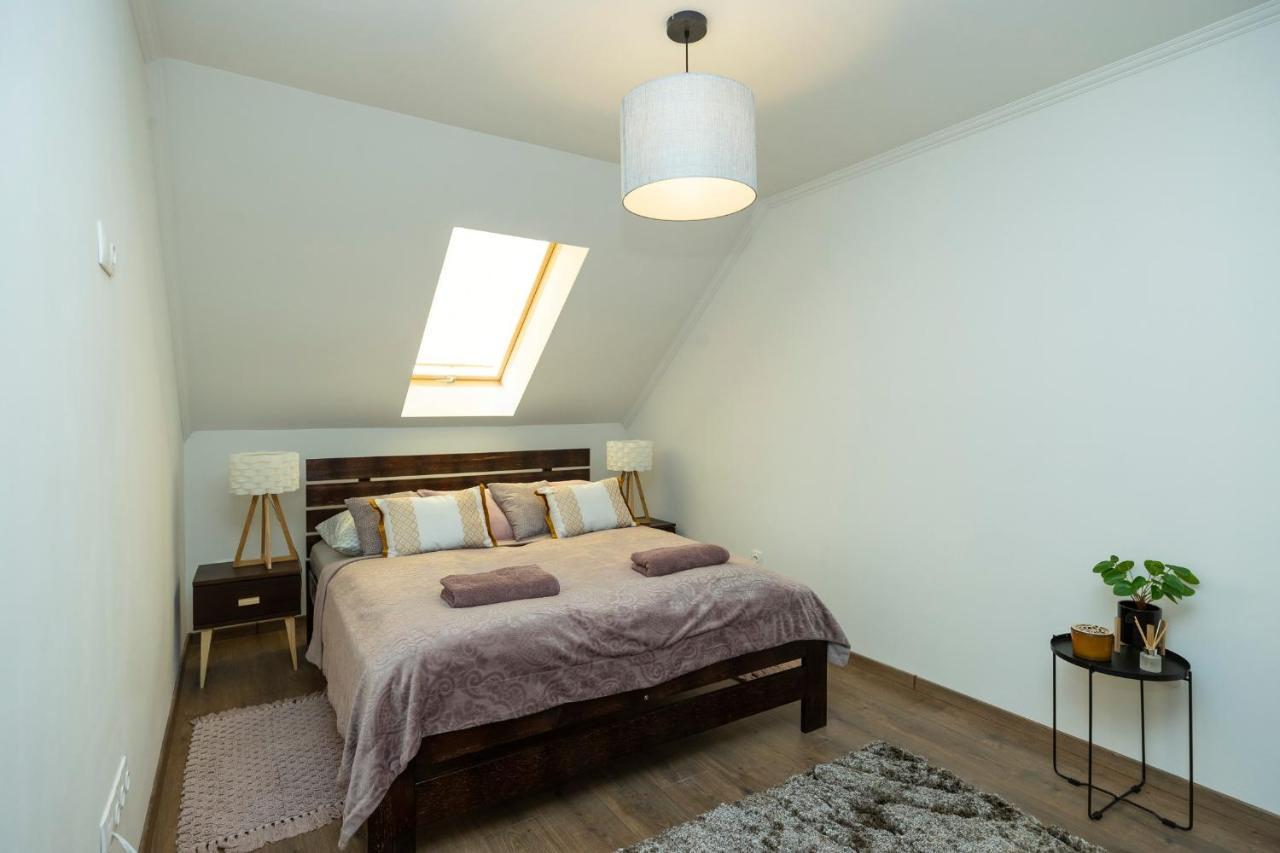 Zsendulo Apartman Apartment เอ็กเกอร์ ภายนอก รูปภาพ