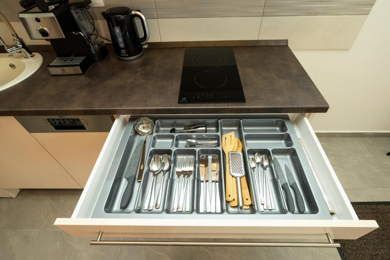 Zsendulo Apartman Apartment เอ็กเกอร์ ภายนอก รูปภาพ