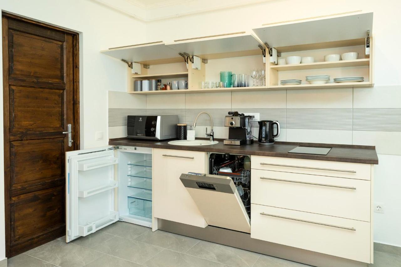Zsendulo Apartman Apartment เอ็กเกอร์ ภายนอก รูปภาพ