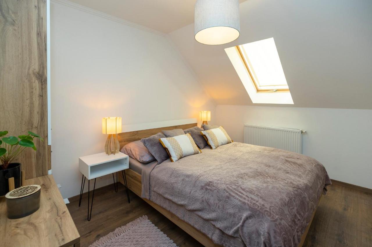 Zsendulo Apartman Apartment เอ็กเกอร์ ภายนอก รูปภาพ