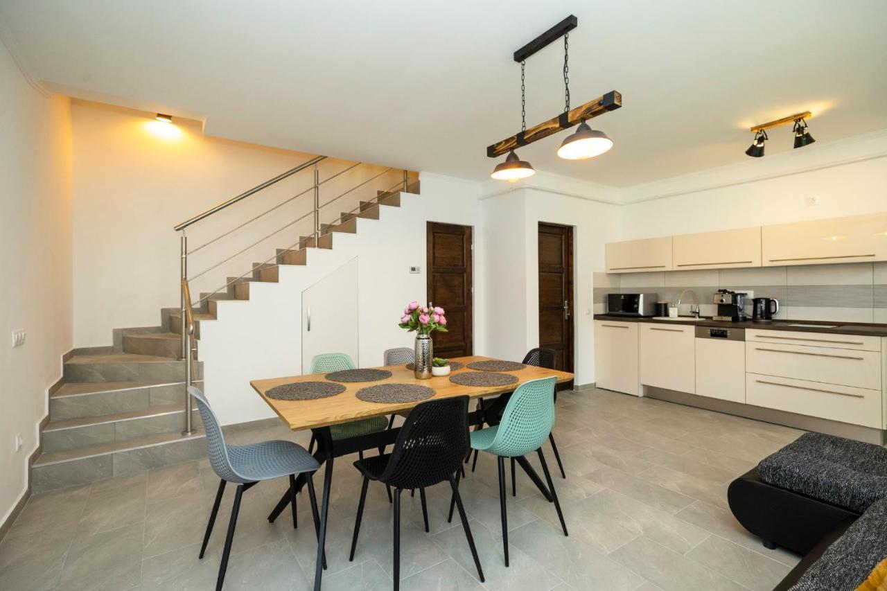 Zsendulo Apartman Apartment เอ็กเกอร์ ภายนอก รูปภาพ